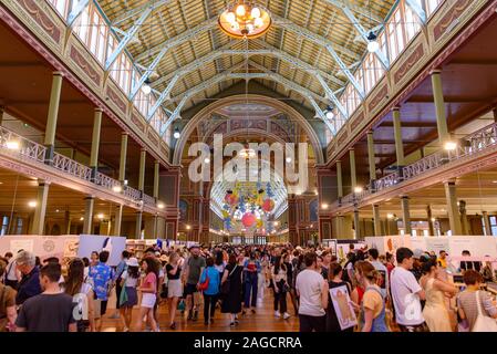 Grande Mercato di design per lo shopping di Natale presso il Royal Exhibition Building in Melbourne, Australia Foto Stock