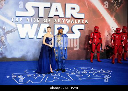 Cineworld Leicester Square, Londra, Regno Unito. Il 18 dicembre 2019. Daisy Ridley, John Boyega pone a livello europeo Premier di Star Wars: Il luogo di Skywalker. . Foto di Julie Edwards./Alamy Live News Foto Stock