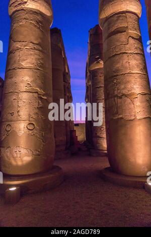 Novembre 17, 2019, Luxor, Egitto - Tempio di Luxor si trova sulla riva est del fiume Nilo in città oggi conosciuta come Luxor (antica Tebe) ed è stato costruito circa 1400 BCE Foto Stock