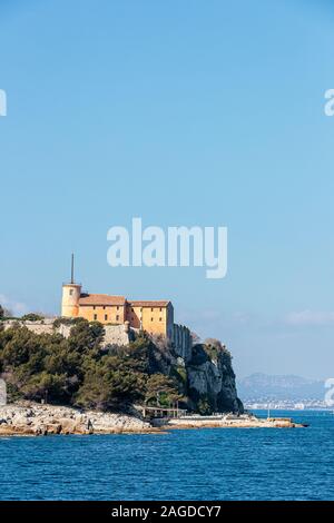 Foto a basso angolo dell'isola di Sainte marguerite Cannes in Francia, Costa Azzurra Foto Stock