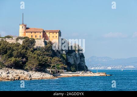 Foto a basso angolo dell'isola di Sainte marguerite Cannes in Francia, Costa Azzurra Foto Stock