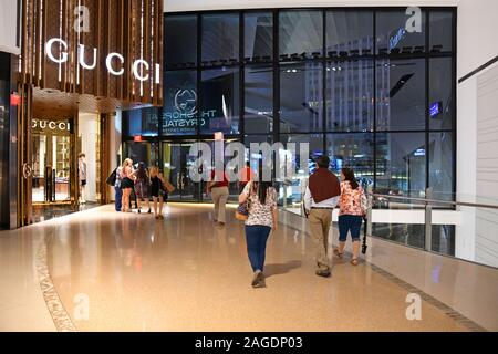 Las Vegas NV, STATI UNITI D'AMERICA 09-28-17 ai negozi di cristalli è un esclusivo albergo a beni di lusso centro commerciale per lo shopping nel centro citta' complessa. Foto Stock