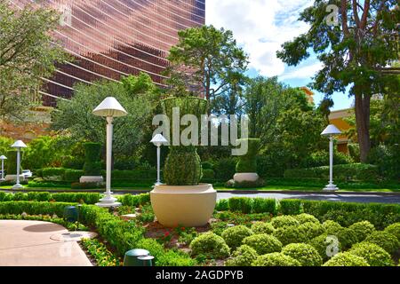 Wynn Las Vegas NV, STATI UNITI D'AMERICA 10-02-18 Questo lussuoso hotel casino con i suoi splendidi giardini è un iconico grattacielo curvo sul Las Vegas Strip Foto Stock