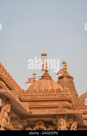 Shikhara di BAPS Shree Swaminarayan tempio nel porto di Diamante Rd, Calcutta, West Bengal, India Foto Stock