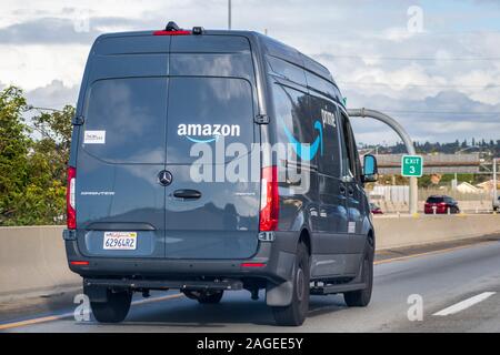 8 dicembre, 2019 Los Angeles / CA / STATI UNITI D'AMERICA - Amazon van marca con la perfezione del Amazon logo, le consegne Foto Stock