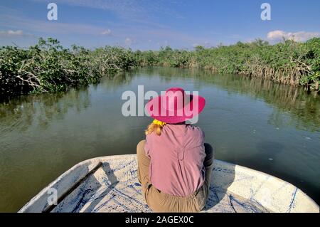 La donna gode di una gita in barca in Messico Foto Stock