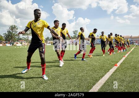 Kampala, Uganda. 17 dic 2019. In Uganda i giocatori warm up. Uganda Tanzania v, Semi-Final, Senior CECAFA Challenge Cup 2019. Star volte Stadium a Lugogo. Credito: XtraTimeSports (Darren McKinstry) / Alamy. Foto Stock