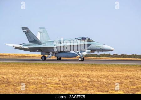 Royal Australian Air Force F/A-18 Hornet è una doppia sede multi-ruolo fighter Foto Stock