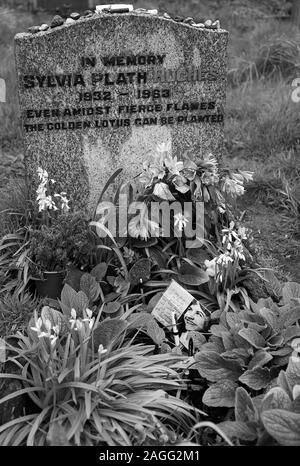 Tomba di Sylvia Plath, san Tommaso Becket e Tommaso Apostolo sagrato, Hepptonstall Foto Stock