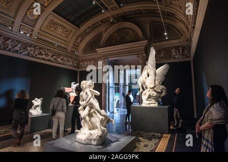 Copenhagen Ny Carlsberg Glyptotek, vista del XIX secolo in stile classico sculture sul display interno del Ny Carlsberg Glyptotek museum di Copenhagen. Foto Stock