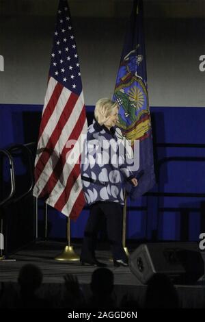 18 Dicembre 2019 - Pleasantville, New York - Hillary Rodham Clinton al Gutsy donne: una serata con Hillary Rodham Clinton e Chelsea Clinton; moderata da Vanessa L. Williams presso università di passo. (Credito Immagine: © Michael Blake/AdMedia via ZUMA filo) Foto Stock