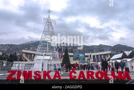 L'Inverno magico è aperto sul Plateau Skenderija per tutti i visitatori fino al 31.12.2019. Vari eventi sarà di scena e come la principale attrazione è il Foto Stock