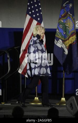 18 Dicembre 2019 - Pleasantville, New York - Hillary Rodham Clinton al Gutsy donne: una serata con Hillary Rodham Clinton e Chelsea Clinton; moderata da Vanessa L. Williams presso università di passo. Photo credit: J. Lingo/AdMedia /MediaPunch Foto Stock