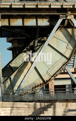 Meccanismo a sbalzo del ponte a sbalzo, il ponte di Tivoli, su Canal a Sète Hérault Francia Foto Stock