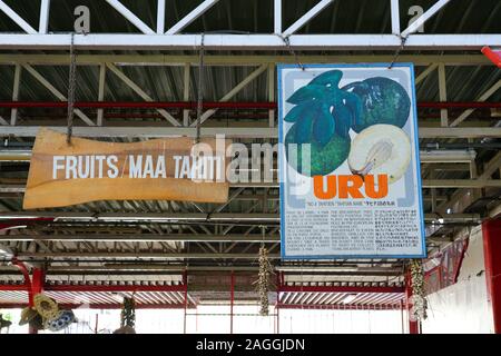 PAPEETE, TAHITI -30 NOV 2018- Vista del punto di riferimento Marche de Paeete, una coperta grande mercato pubblico locale di vendita di souvenir e artigianato e cibo in downtow Foto Stock