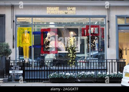 Vista esterna di Diane von Furstenberg negozio boutique e uffici di lasciare segno sulla ringhiera in Mayfair London W1 Inghilterra UK KATHY DEWITT Foto Stock