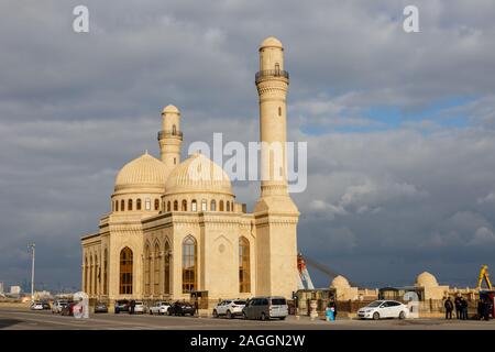 Baku in Azerbaijan - Novembre 14, 2019: la Moschea Bibi-Heybat è una storica moschea di Baku. Foto Stock