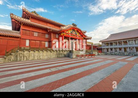 Okinawa, in Giappone storico castello di Shuri. Foto Stock