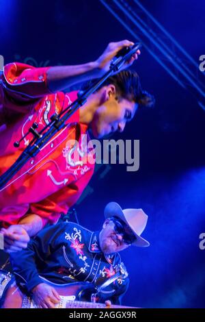 Scott Sharrard, Kid Ramos, Paul Nelson, Stef Papia insieme sul palco durante il Flirting the Blues Foto Stock