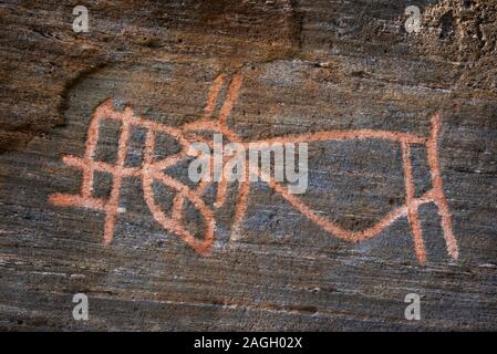 SKAVBERGET, KVALØYA ISALND, Troms County, Norvegia - Prehistoric incisioni rupestri, Helleristninger, Norvegia settentrionale. Foto Stock