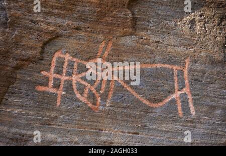 SKAVBERGET, KVALØYA ISALND, Troms County, Norvegia - Prehistoric incisioni rupestri, Helleristninger, Norvegia settentrionale. Foto Stock