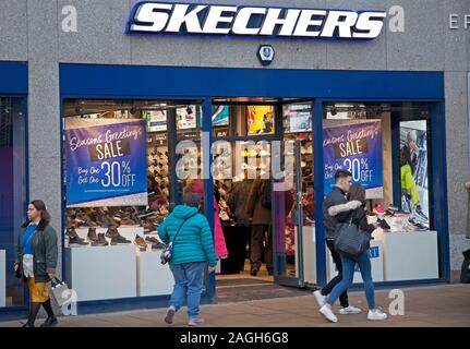 Skechers on sale pubblicità 2019