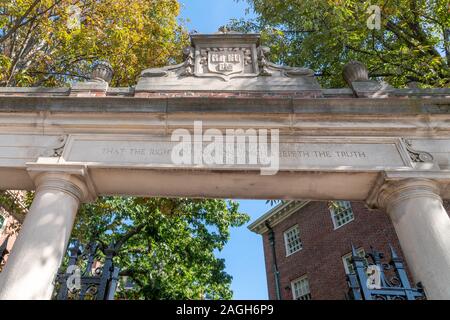 CAMBRDIGE, MA/STATI UNITI D'America - 29 settembre 2019: sul campus dell'Università di Harvard. Foto Stock