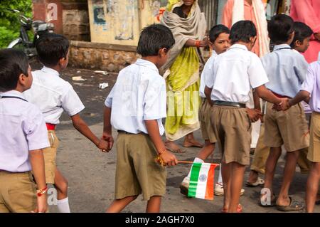 YAVATMAL, Maharashtra, India, agosto - 15, 2011: sfilando al terreno di ufficio Tahsil in occasione dell India il giorno di indipendenza, Agosto 15, 2011, Yavat Foto Stock