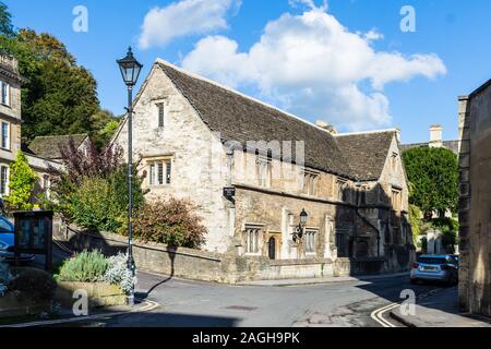 Bradford on Avon 15 ottobre 2019. Il grado 2 elencati medievale palazzo noto come Wallington Hall visto nel tardo autunno la luce solare Foto Stock