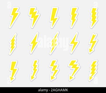 Set adesivi vettoriali Lightning Bolts. Concetto di energia ed elettricità. Raccolta flash. Simboli elettrici e di potenza, alta velocità, rapidità e rapidità Illustrazione Vettoriale