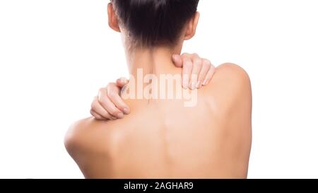 Il dolore. Donna touchig il suo collo. Il massaggio collo. Isolato su bianco Foto Stock