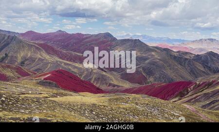 Palccoyo Red Valley vicino al Rainbow in montagna Palccoyo, Cusco, Perù Foto Stock