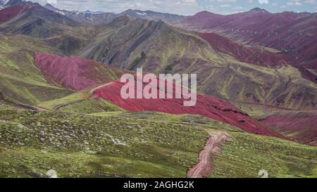 Palccoyo Red Valley vicino al Rainbow in montagna Palccoyo, Cusco, Perù Foto Stock