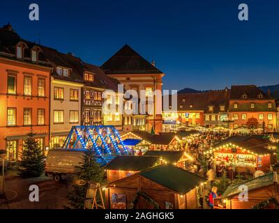 Mercato di Natale, crepuscolo, Gengenbach, Foresta Nera, Baden-Württemberg, Germania, Europa Foto Stock