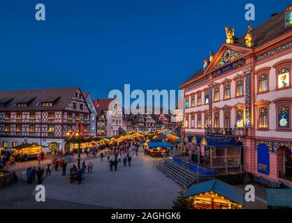 Mercato di Natale, crepuscolo, Gengenbach, Foresta Nera, Baden-Württemberg, Germania, Europa Foto Stock