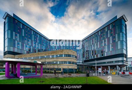 Vista del controverso nuovo super ospedale Queen Elizabeth University Hospital ( QEUH) a Glasgow, Scotland, Regno Unito Foto Stock