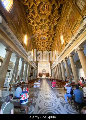 Basiliek a Roma con Soffitto d'arte Foto Stock