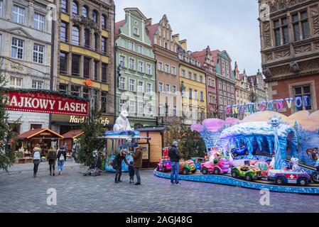 Giostra su un tradizionale mercatino di Natale sulla Città Vecchia di Wroclaw in Slesia regione della Polonia Foto Stock