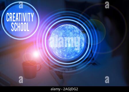 Segno di testo che mostra la creatività della scuola. Business photo presentazione gli studenti sono in grado di utilizzare l'immaginazione e il pensiero critico di elementi di questa immagine furni Foto Stock
