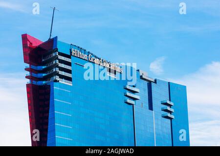 Hilton Grand Vacations Elara facciata hotel nella Strip di Las Vegas in paradiso - Las Vegas, Nevada, Stati Uniti d'America - Dicembre 2019 Foto Stock