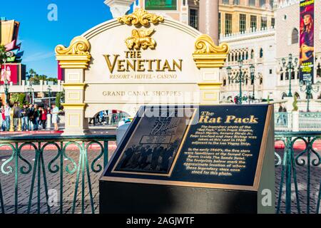 Il Rat Pack lapide di fronte all'hotel venezia - Las Vegas, Nevada, Stati Uniti d'America - Dicembre 2019 Foto Stock