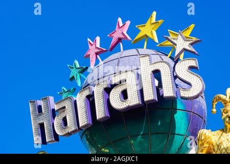 Harrah's hotel e casino resort segno come visto dalla Strip di Las Vegas - Las Vegas, Nevada, Stati Uniti d'America - Dicembre 2019 Foto Stock