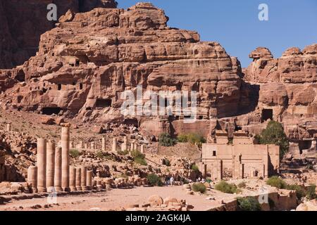 Petra, il Colonnade street, il gate del Temenos, architettura antica, Giordania, Medio Oriente e Asia Foto Stock