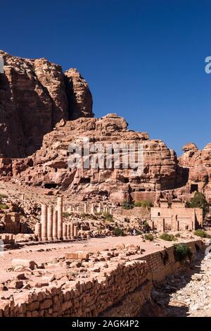 Petra, il Colonnade street, il gate del Temenos, architettura antica, Giordania, Medio Oriente e Asia Foto Stock