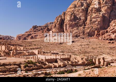 Petra, il Colonnade street, il grande tempio, il gate del Temenos, architettura antica, Giordania, Medio Oriente e Asia Foto Stock