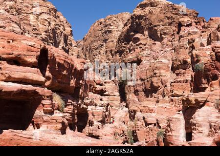 Petra, trekiking pass, a Deir al monastero, cliff scultura, architettura antica, Giordania, Medio Oriente e Asia Foto Stock