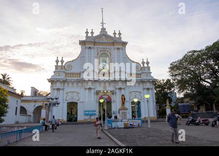 Esterno della Nostra Signora della Cattedrale dell Immacolata Concezione di Puducherry, Tamil Nadu, India Foto Stock