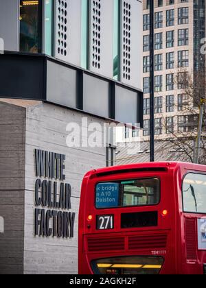 Alla rotonda di silicio Londra - Collare bianco edificio in fabbrica su London's Old Street rotonda, London's Tech Hub in Shoreditch est di Londra. Foto Stock