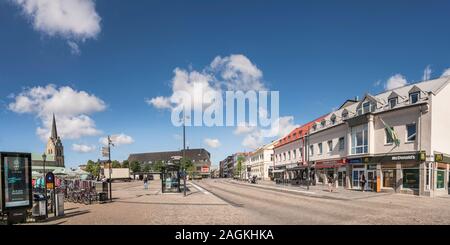 Vista della Stora Torg square, Halmstad, Halland, Svezia e Scandinavia. Foto Stock
