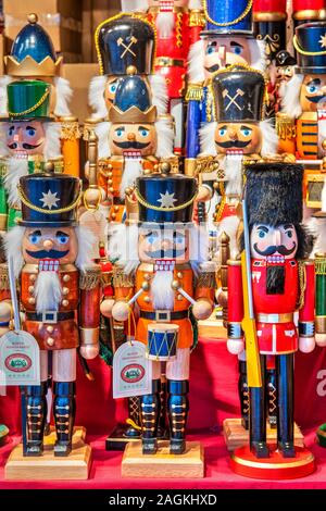 Schiaccianoci toy soldiers, Rathaus mercatino di natale, Vienna, Austria Foto Stock